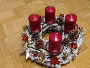 Adventskranz Holz rot