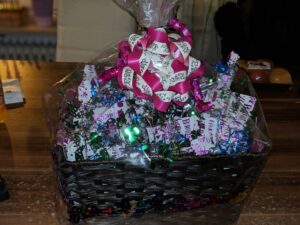 Geburtstagsgeschenk im Korb