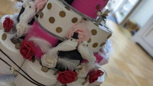 Hochtzeitstoilettentorte schwarz-pink-weiß