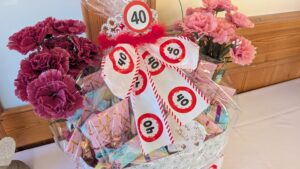Geschenkkorb mit 40 Geschenken