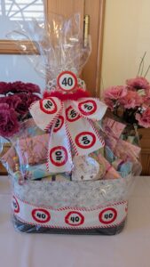 Geschenkkorb mit 40 Geschenken